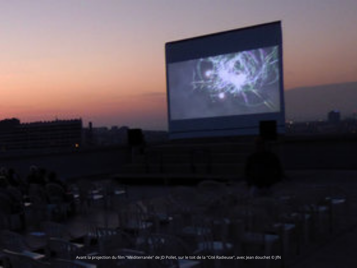 Avant la projection du film "Méditerranée" de JD Pollet, sur le toit de la "Cité Radieuse", avec Jean douchet © JfN
